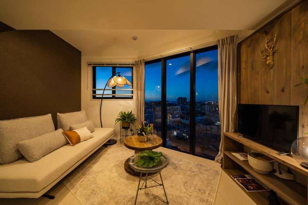 Апартаменти The Penthouse Ginowan Urasoe Екстер'єр фото